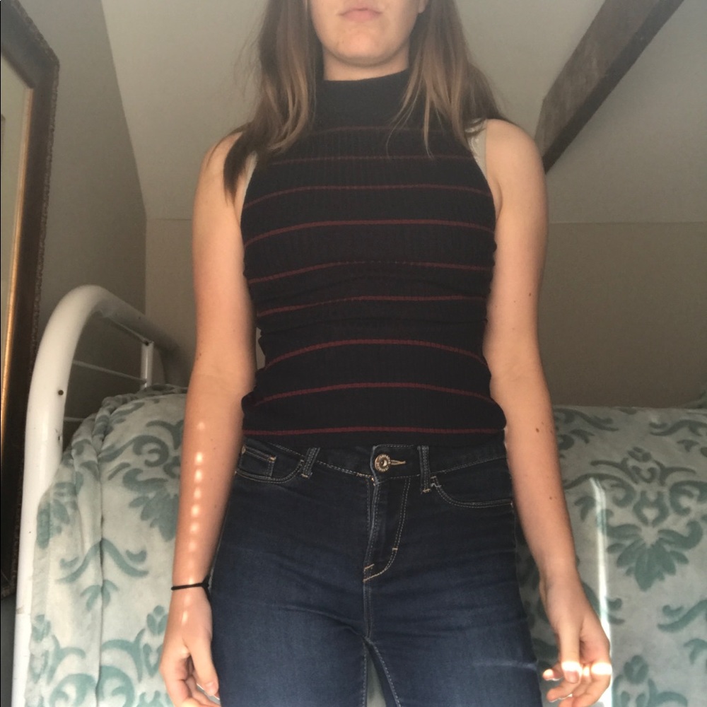 Arizona Jean Company Turtle Neck Crop Top